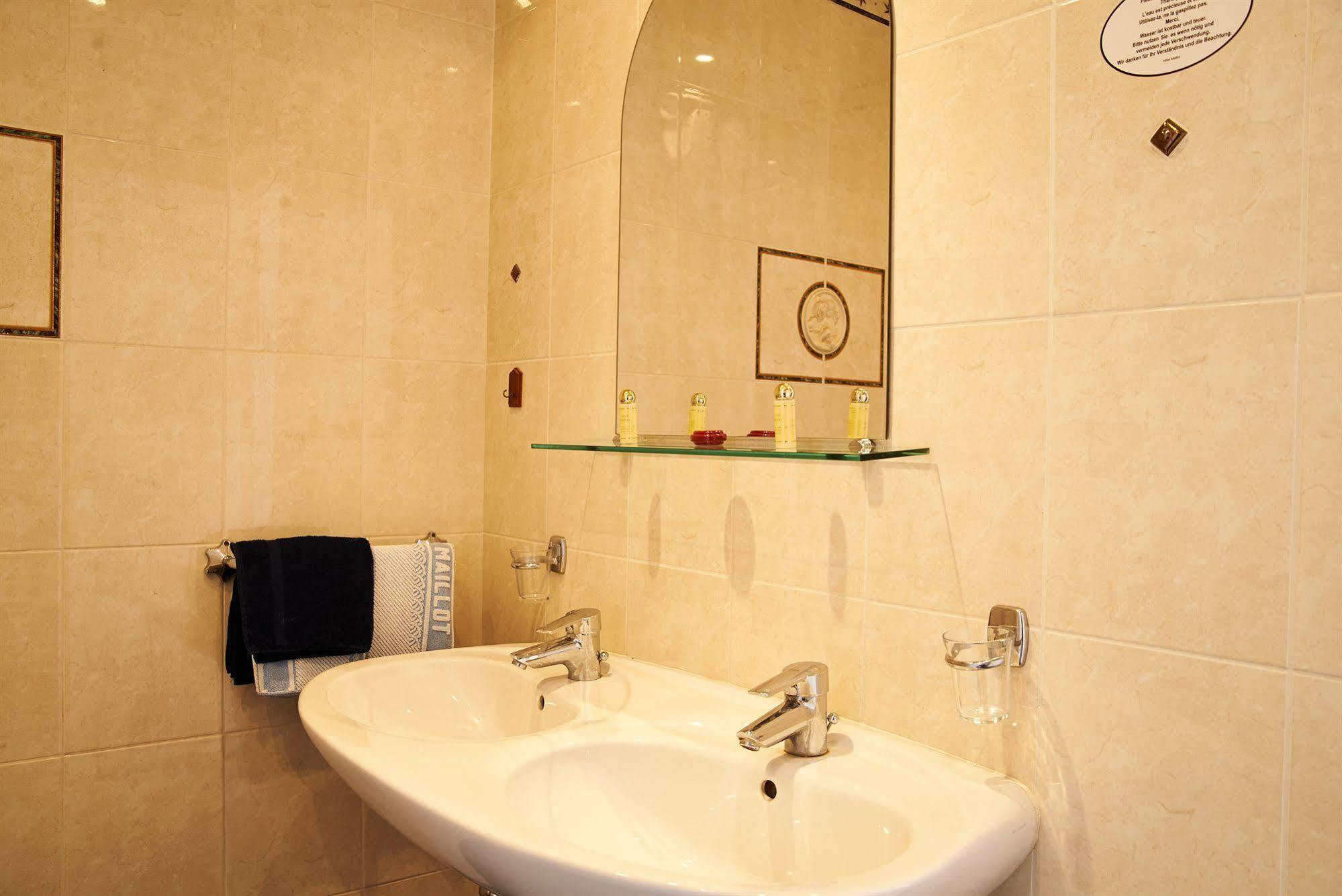 โรงแรมแมโย Neuilly-sur-Seine ภายนอก รูปภาพ