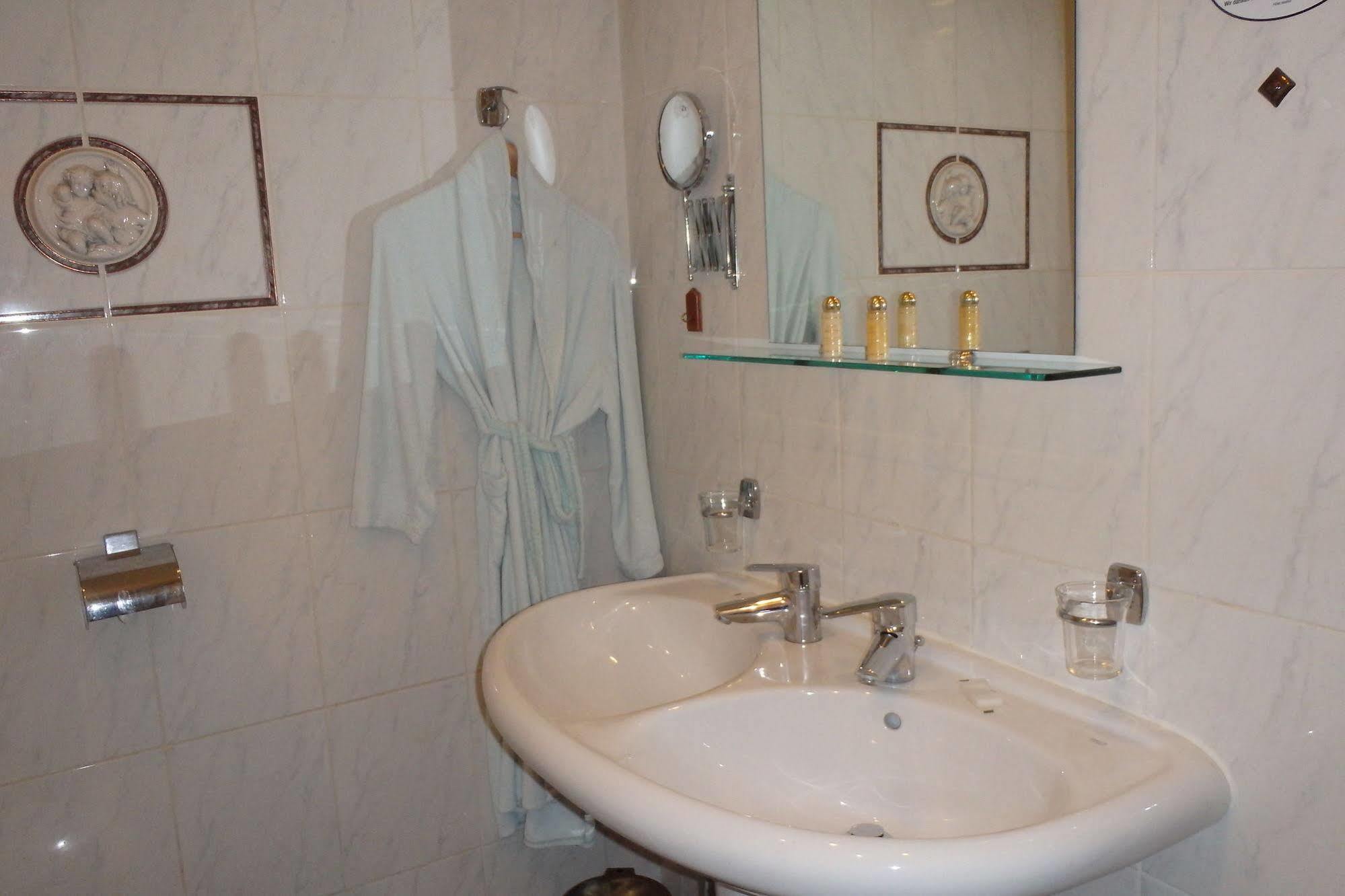 โรงแรมแมโย Neuilly-sur-Seine ภายนอก รูปภาพ